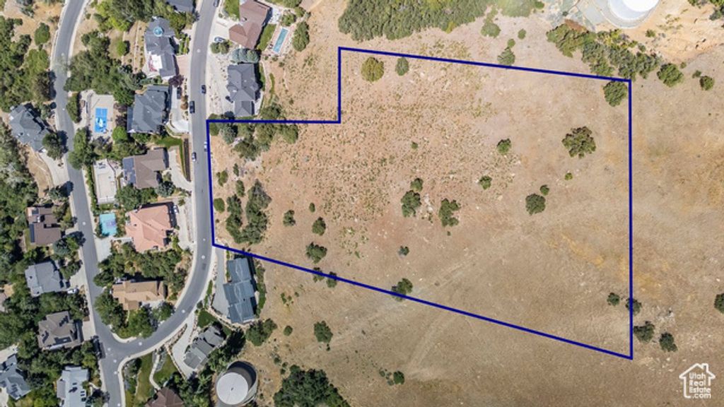 Image 10 of property listing at 6393 S CREST MOUNT CIR, Holladay, UT 84121