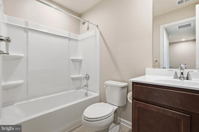 64 DRIPPING SPRINGS DR, Hedgesville, WV 25427