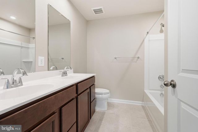 64 DRIPPING SPRINGS DR, Hedgesville, WV 25427