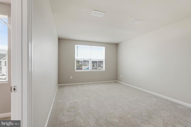 64 DRIPPING SPRINGS DR, Hedgesville, WV 25427