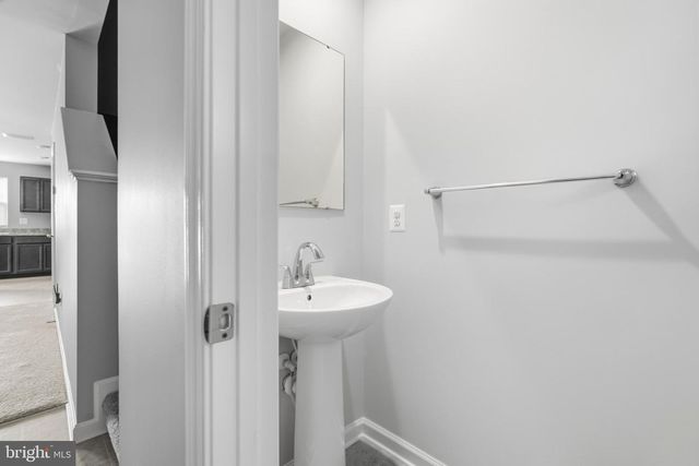 64 DRIPPING SPRINGS DR, Hedgesville, WV 25427