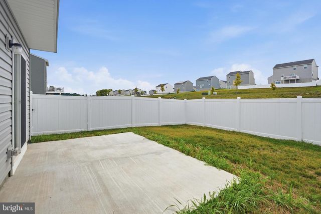 64 DRIPPING SPRINGS DR, Hedgesville, WV 25427
