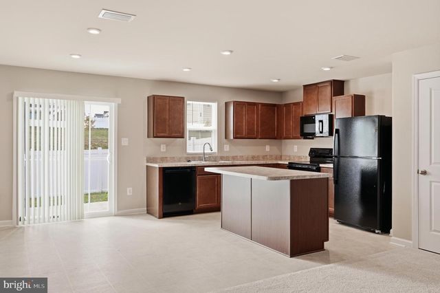 64 DRIPPING SPRINGS DR, Hedgesville, WV 25427