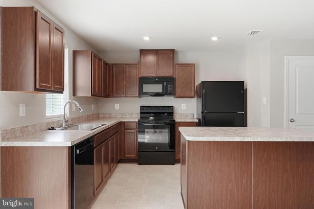 64 DRIPPING SPRINGS DR, Hedgesville, WV 25427