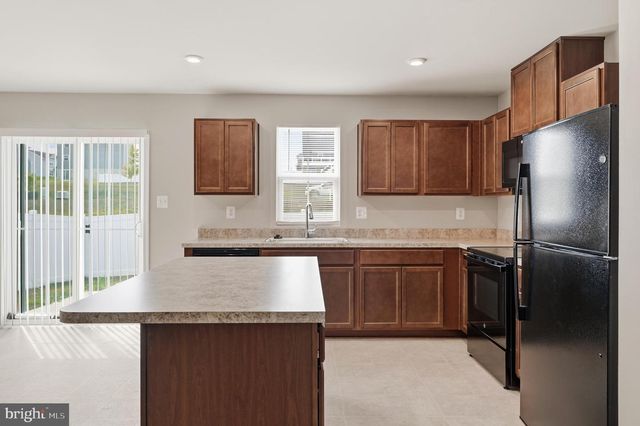 64 DRIPPING SPRINGS DR, Hedgesville, WV 25427