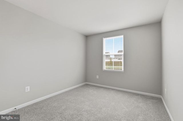 64 DRIPPING SPRINGS DR, Hedgesville, WV 25427