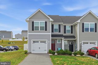 64 DRIPPING SPRINGS DR, Hedgesville, WV 25427