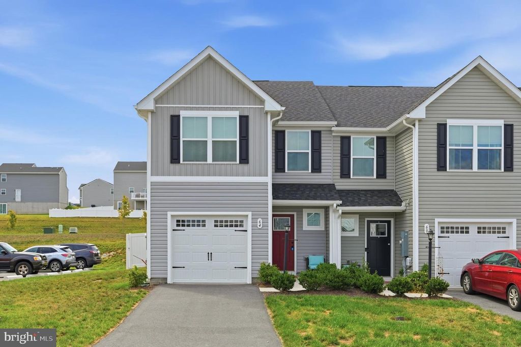 64 DRIPPING SPRINGS DR, Hedgesville, WV 25427