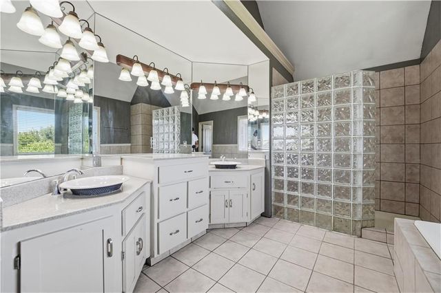 4318 NE 63rd Street, Kansas City, MO 64119