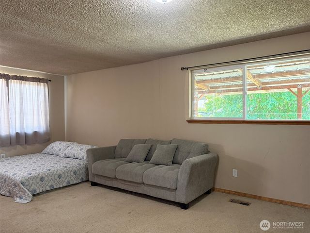 1008 S 80th Street, Tacoma, WA 98408