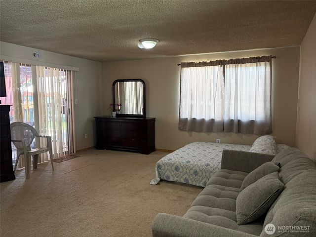 1008 S 80th Street, Tacoma, WA 98408