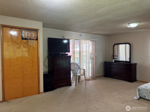 1008 S 80th Street, Tacoma, WA 98408