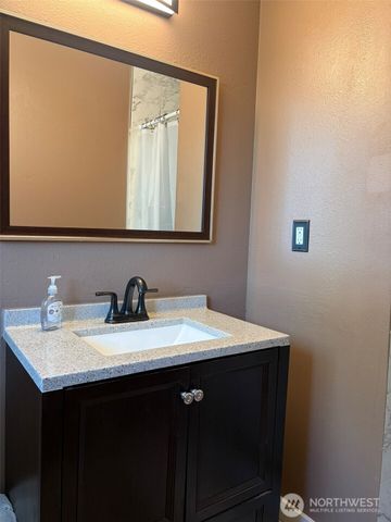 1008 S 80th Street, Tacoma, WA 98408