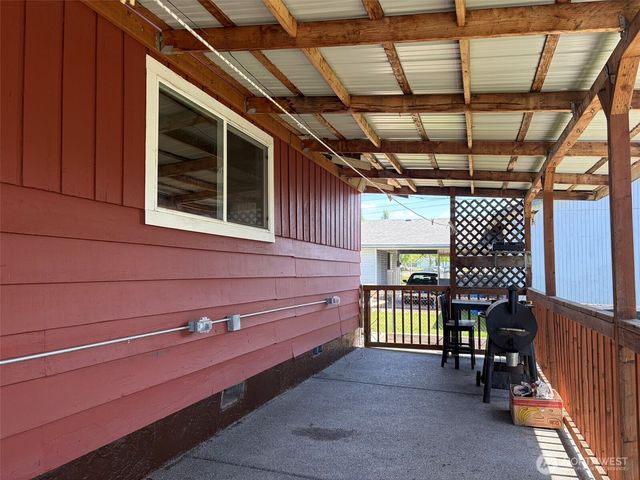 1008 S 80th Street, Tacoma, WA 98408