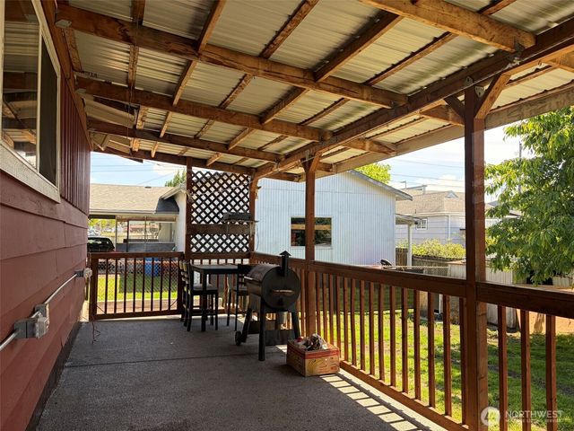 1008 S 80th Street, Tacoma, WA 98408