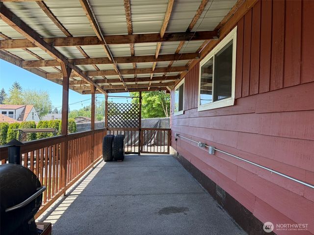 1008 S 80th Street, Tacoma, WA 98408