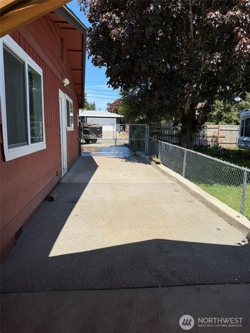 1008 S 80th Street, Tacoma, WA 98408