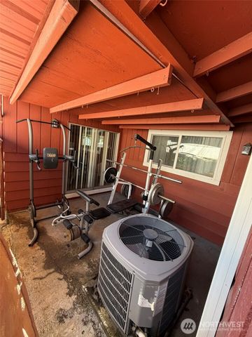 1008 S 80th Street, Tacoma, WA 98408