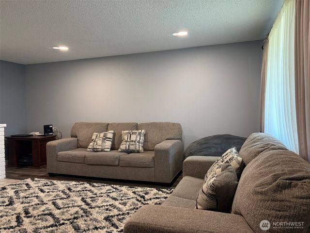 1008 S 80th Street, Tacoma, WA 98408