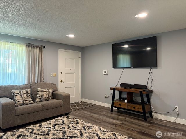 1008 S 80th Street, Tacoma, WA 98408