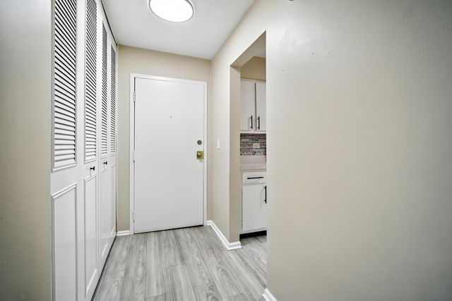 2600 Brookwood Way Drive 113A, Rolling Meadows, IL 60008