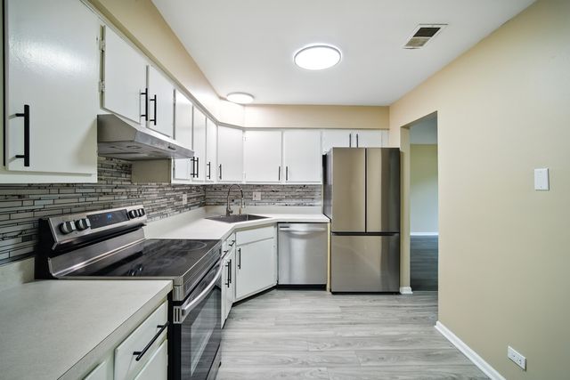 2600 Brookwood Way Drive 113A, Rolling Meadows, IL 60008