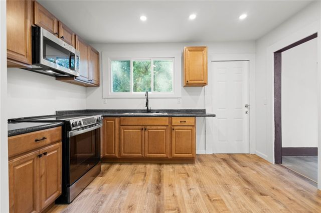 136 North Street, Ridgeway, NY 14103