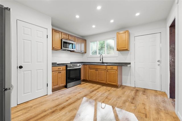 136 North Street, Ridgeway, NY 14103