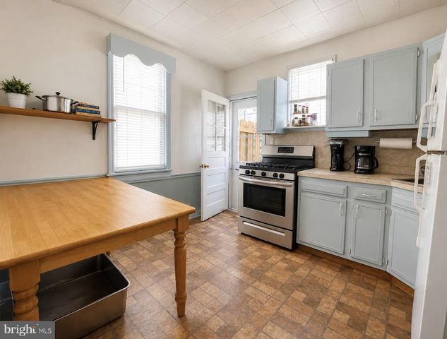 202 N ABERDEEN AVE, Wayne, PA 19087