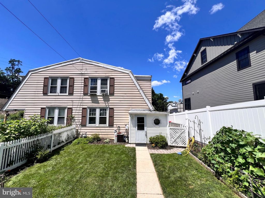 202 N ABERDEEN AVE, Wayne, PA 19087