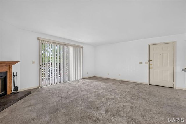 1211 Mangrove Lane 6, St Louis, MO 63125