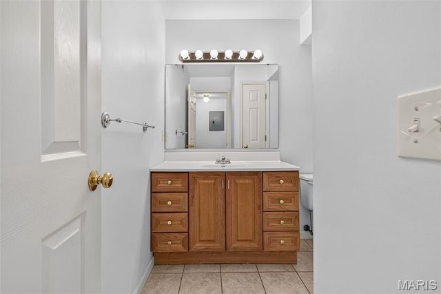1211 Mangrove Lane 6, St Louis, MO 63125