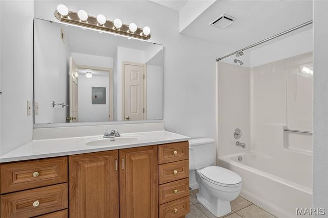 1211 Mangrove Lane 6, St Louis, MO 63125