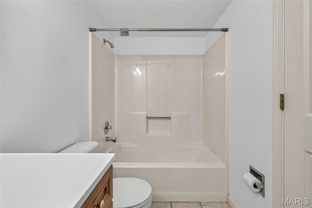 1211 Mangrove Lane 6, St Louis, MO 63125