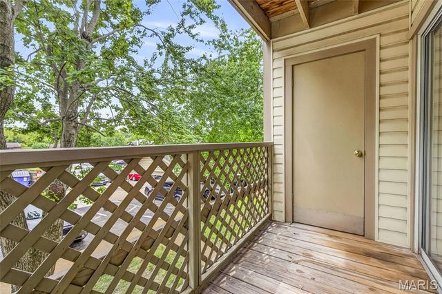 1211 Mangrove Lane 6, St Louis, MO 63125