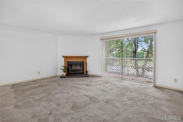 1211 Mangrove Lane 6, St Louis, MO 63125