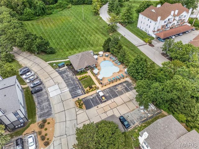 1211 Mangrove Lane 6, St Louis, MO 63125