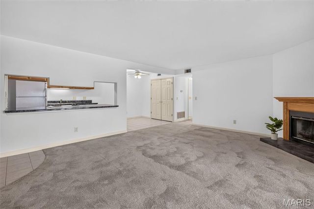 1211 Mangrove Lane 6, St Louis, MO 63125