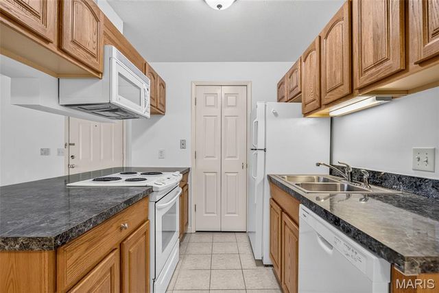 1211 Mangrove Lane 6, St Louis, MO 63125