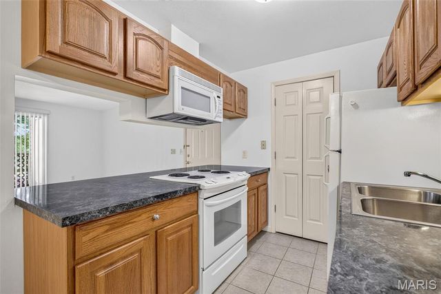 1211 Mangrove Lane 6, St Louis, MO 63125