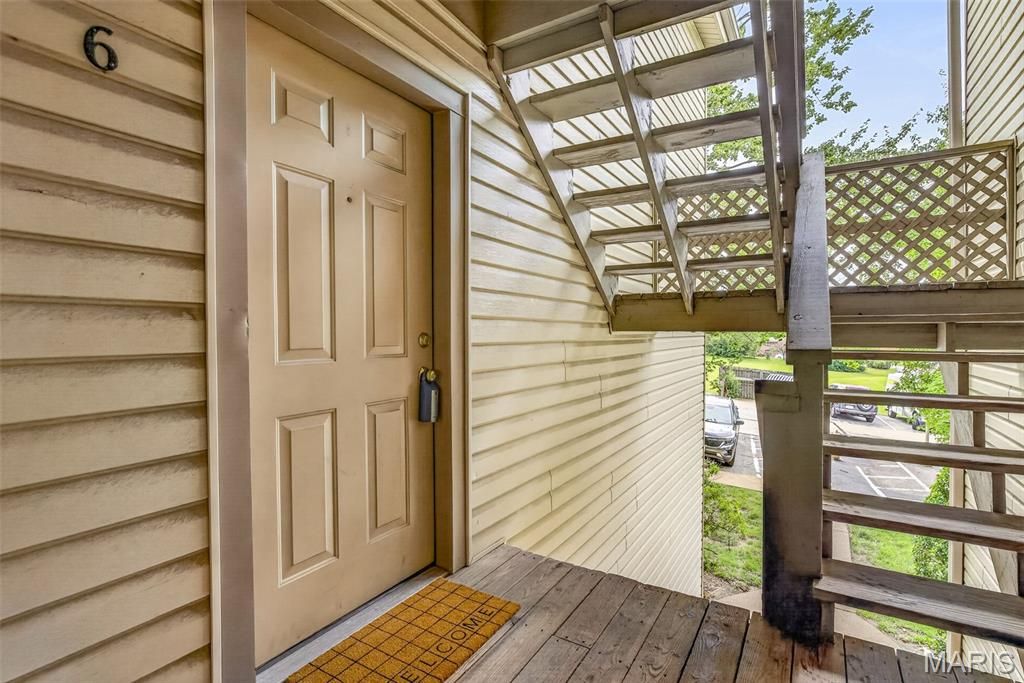 1211 Mangrove Lane 6, St Louis, MO 63125