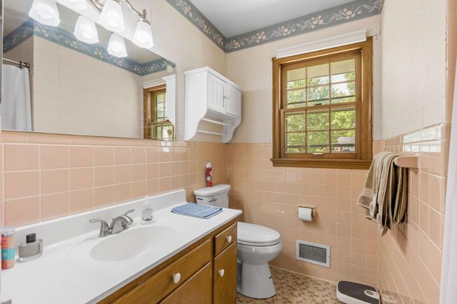 413 Whitegate Lane, Minnetonka, MN 55391