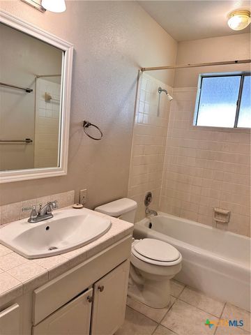 1009 Hazelton Street, San Marcos, TX 78666