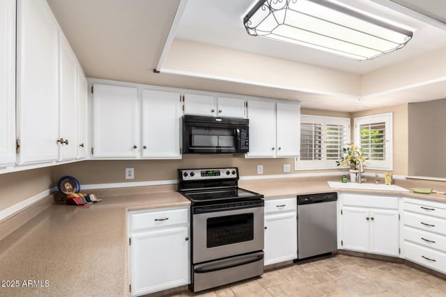 10413 E SILVERTREE Drive, Sun Lakes, AZ 85248