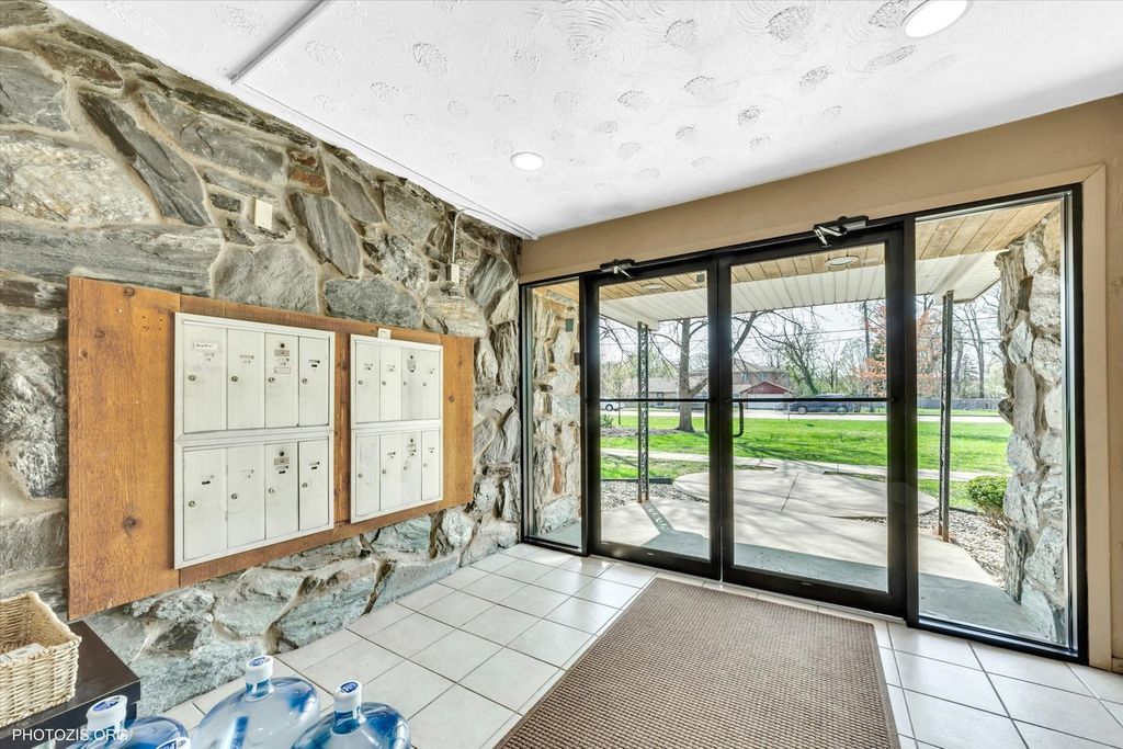 Image 2 of property listing at 9205 Potter Road 1C, Des Plaines, IL 60016