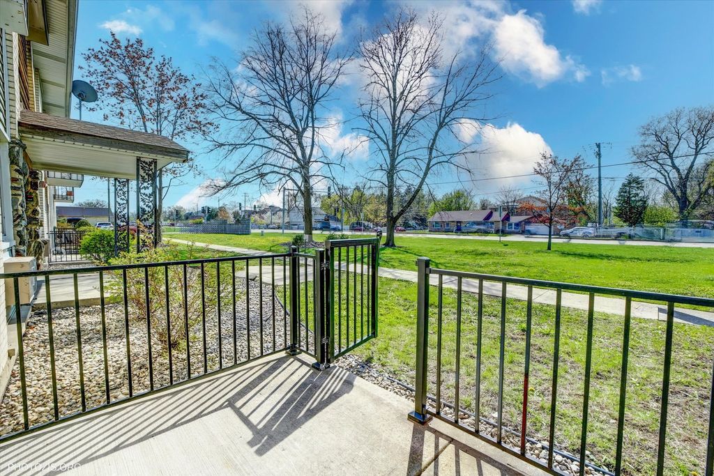 Image 12 of property listing at 9205 Potter Road 1C, Des Plaines, IL 60016