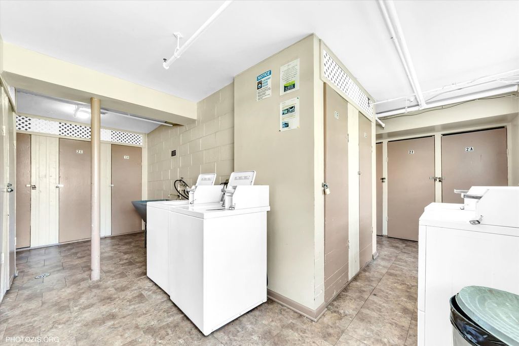 Image 13 of property listing at 9205 Potter Road 1C, Des Plaines, IL 60016
