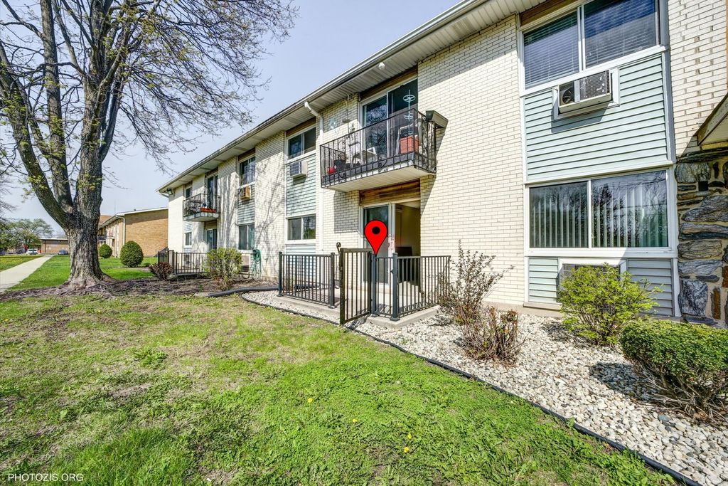 Image 15 of property listing at 9205 Potter Road 1C, Des Plaines, IL 60016