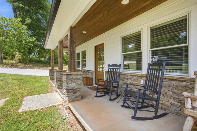 307 S Depot Street, Seneca, SC 29678