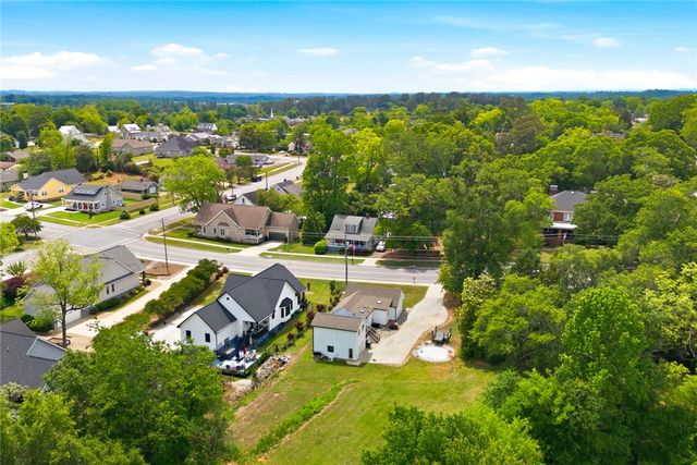 307 S Depot Street, Seneca, SC 29678